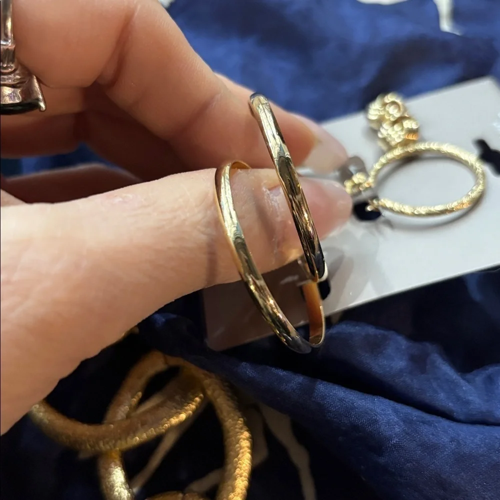 Brand New Gold Tone Textured Chunky Link Chain Necklace & Hoop Earrings Set